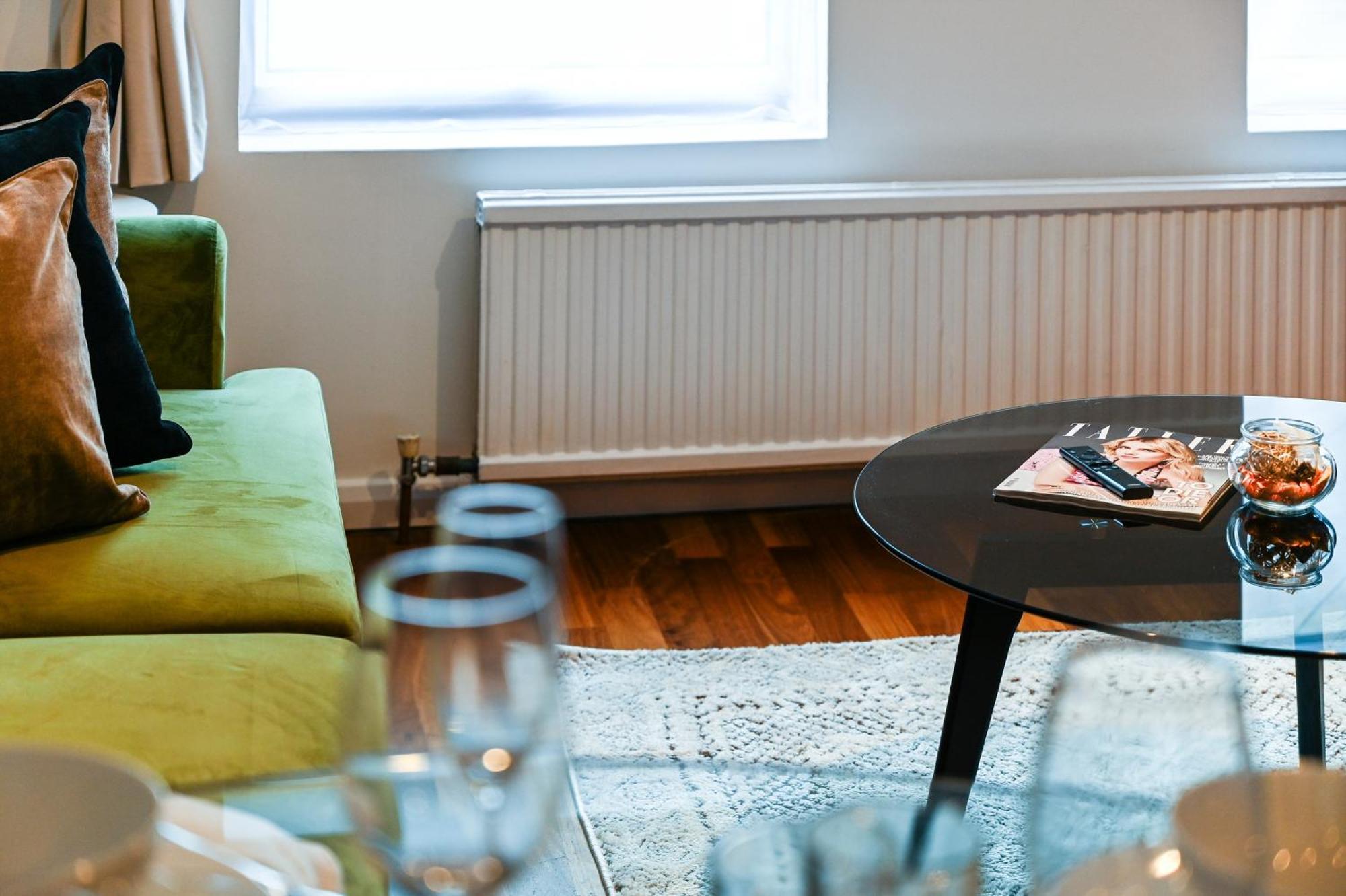 Avari - Hatton Collection * London